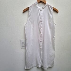 Elegant White Sleeveless Button-Down Shirt